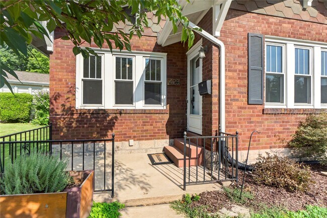 Building Photo - 423 Heman Dr