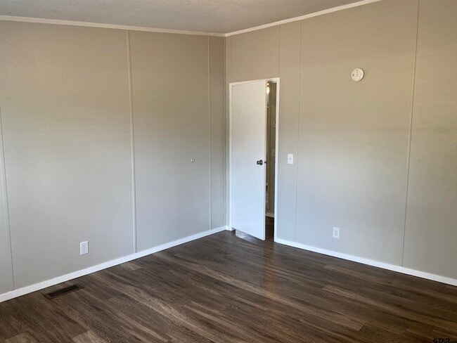 Building Photo - 22944 Shell Shore Dr