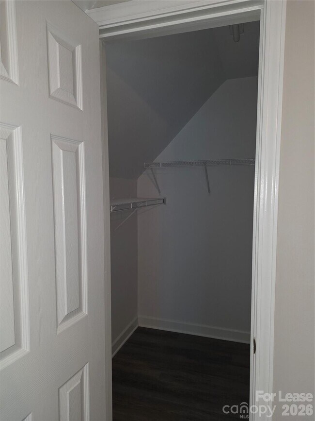 Building Photo - 935 Woodington Ln