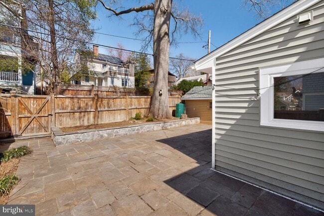 Building Photo - 3365 Runnymede Pl NW