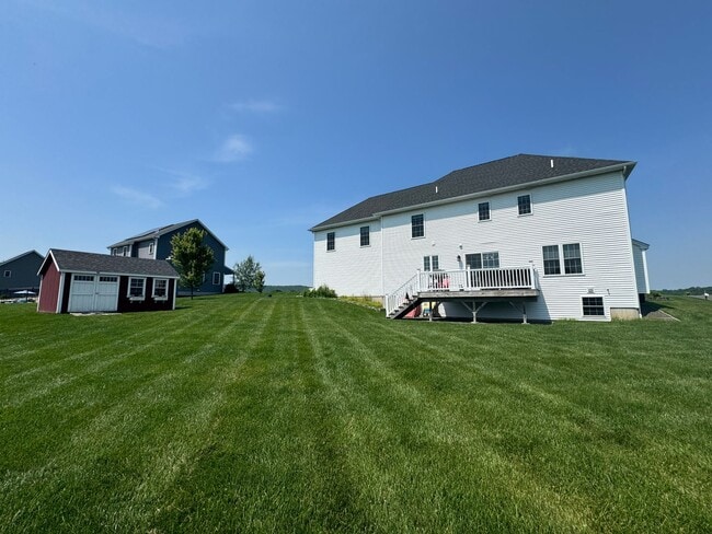 Building Photo - Beautiful 4 Bedroom Colonial