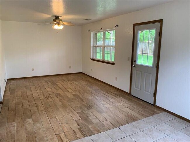 Building Photo - 1207 N Allen Dr