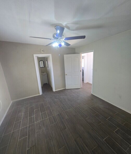 Building Photo - 348 Oasis Dr