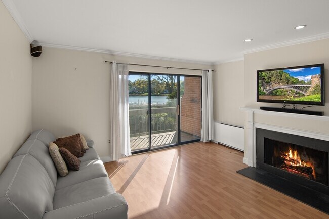 Building Photo - 7 River Rd