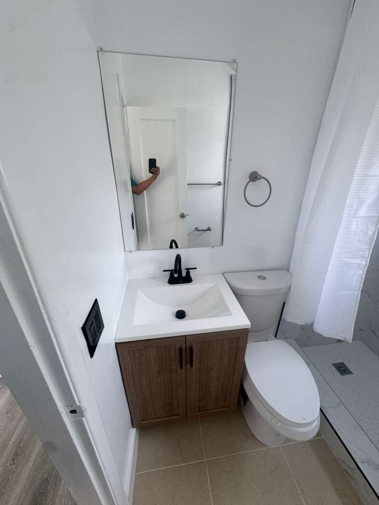 Building Photo - 35 W 61st St