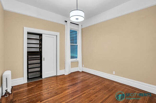 Building Photo - Pacific Heights: Remodeled Bi-Level Condo w/ Private Yard & Garage near Alta Vista Park