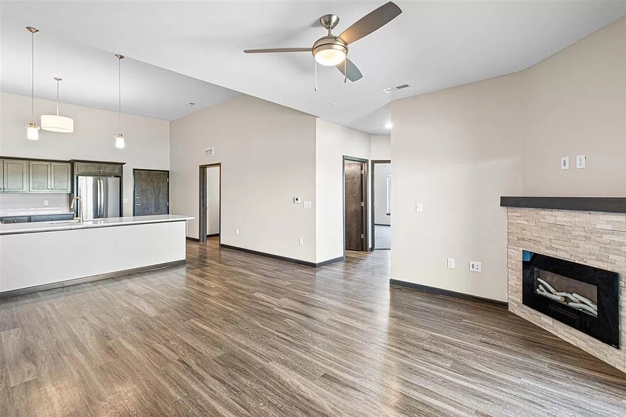 Building Photo - 2871 Spring Rose Cir