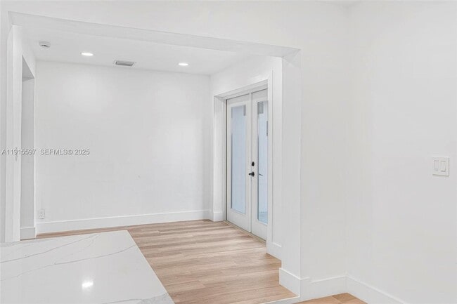 Building Photo - 216 NE 160th St