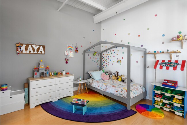 Building Photo - Industrial Chic 3bed/3bath loft style cond...