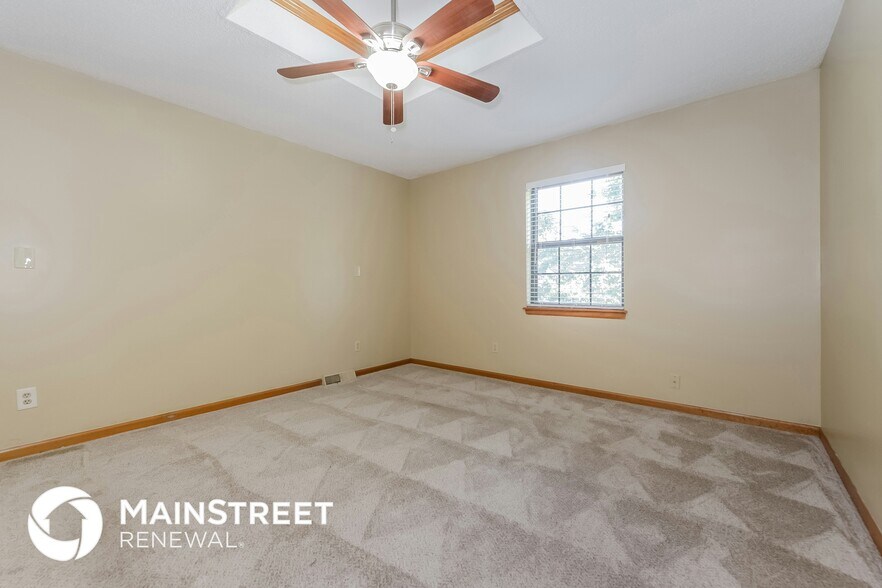 Building Photo - 1139 NE Oak tree Dr
