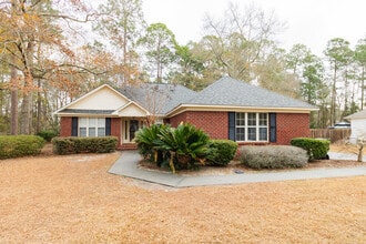 Building Photo - 104 Green Tree Ct