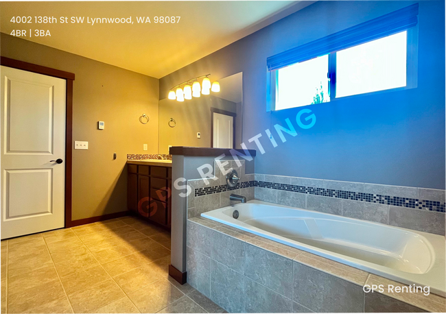 Building Photo - Spacious Modern 4 bedroom In Lynnwood with...