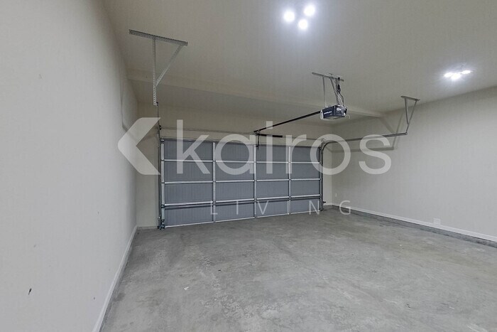 Building Photo - 25 Heard Ln