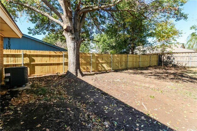 Building Photo - 217 Cherrywood Dr