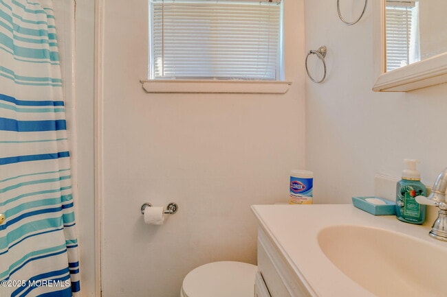 Building Photo - 204 Mill Creek Dr