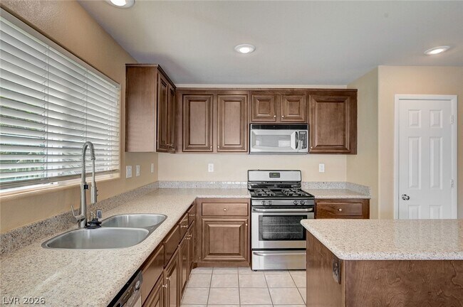 Building Photo - 7333 Camden Pine Ave