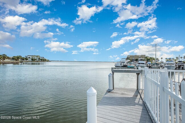 Building Photo - 390 W Cocoa Beach Causeway