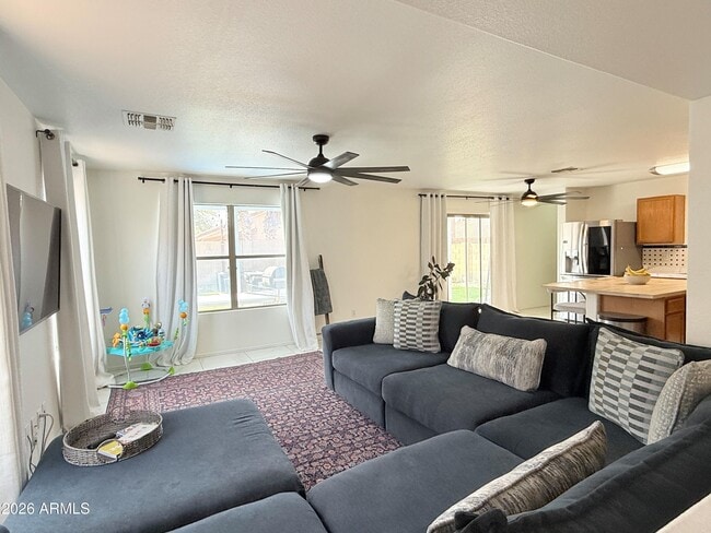 Building Photo - 3033 E Santa Rosa Dr