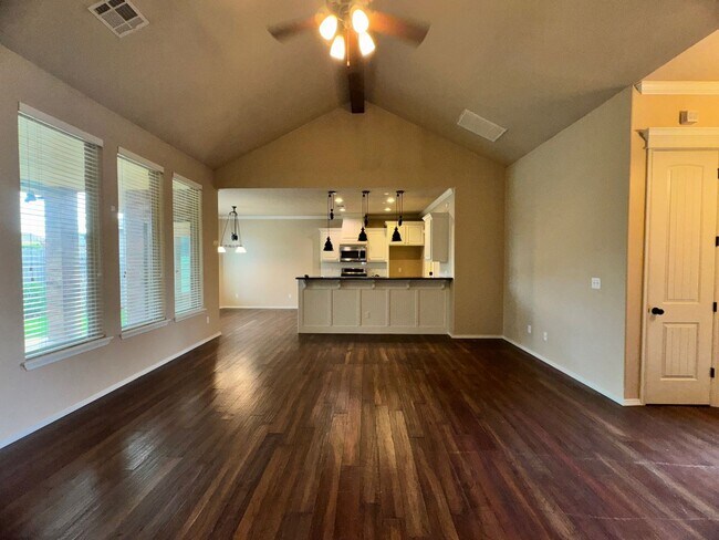 Building Photo - 3 Bed 2 Bath in Edmond!