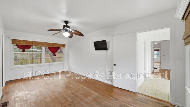 Building Photo - 1079 Canyon Dr