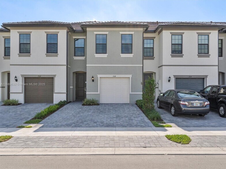 Building Photo - 2108 Appleton Cir N