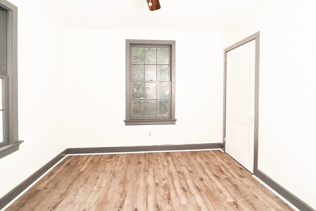 Building Photo - 1405 Hunt Ave