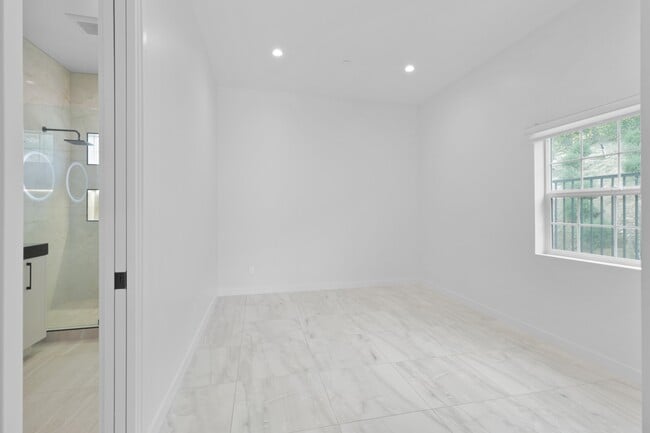 Building Photo - 3511 Pear Ct