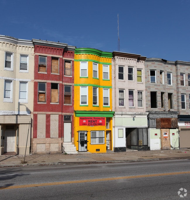 Building Photo - 1382 W North Ave