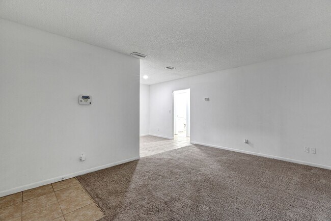 Building Photo - Charming One-Bedroom, One-Bath Retreat in Winter Haven with Modern Amenities