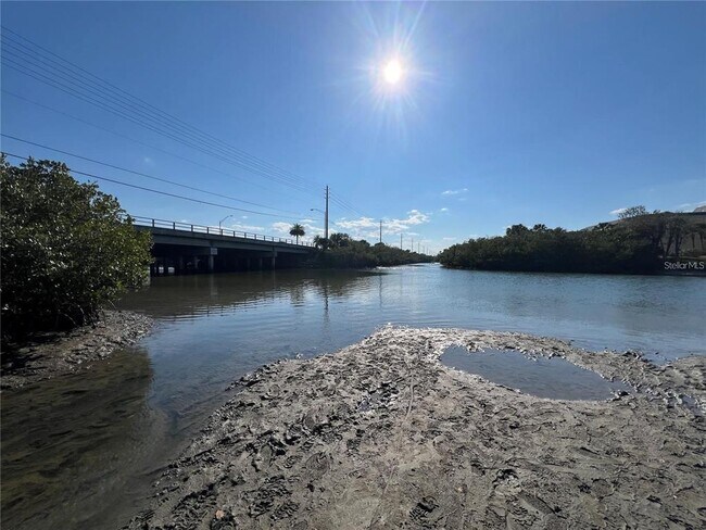 Building Photo - 350 2nd Ave E