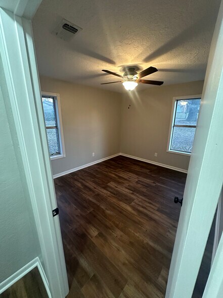 Building Photo - 1829 Azalea St