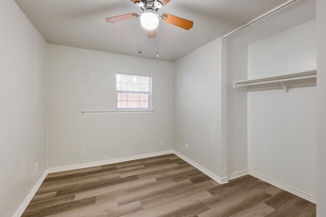 Building Photo - * 3 Weeks off of the First Full Months rent, if moved in by November 2025*