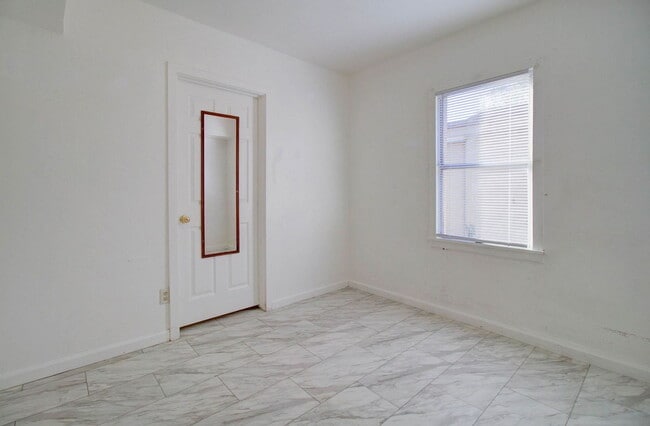 Building Photo - 9316 E Balsam Ave