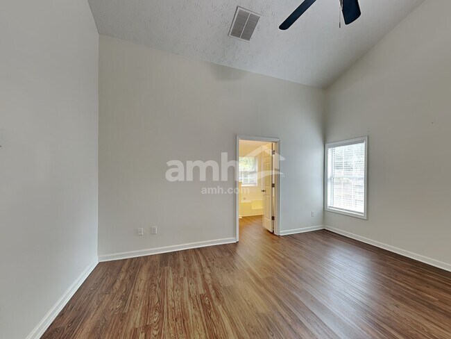 Building Photo - 18 Ludwick Ln