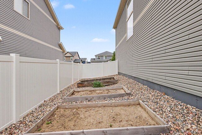 Building Photo - FABULOUS 4 BEDROOM HOME IN CUMBERLAND GREEN FOUNTAIN