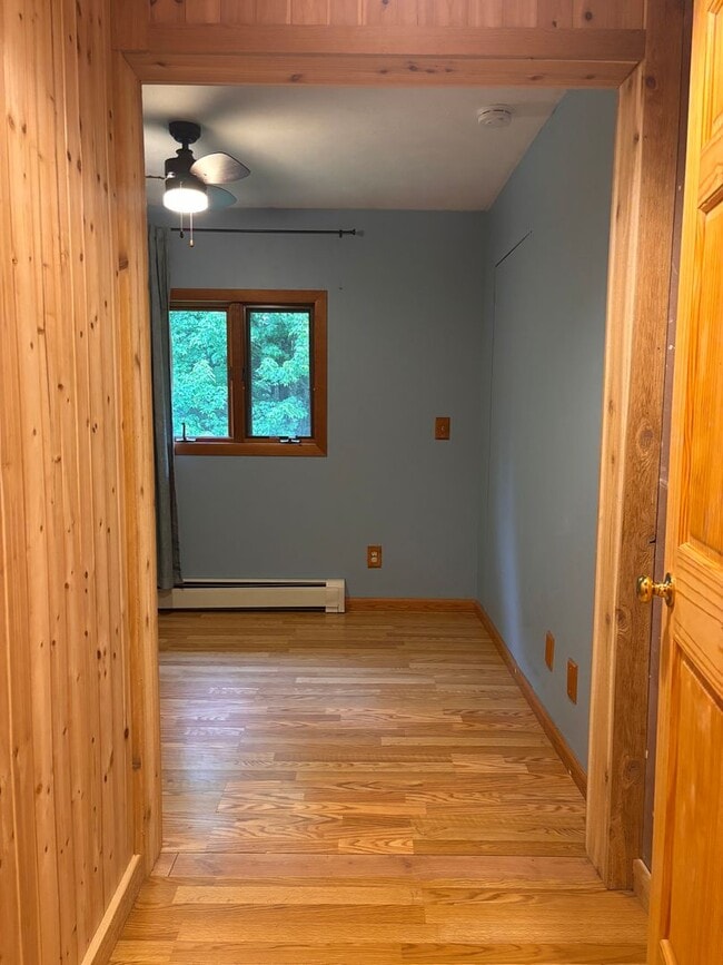 Building Photo - Peaceful Retreat 10 Acres - 20 min to Mqt