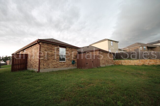 Building Photo - Beautiful 4-Bedroom, 2-Bath Home for Rent ...