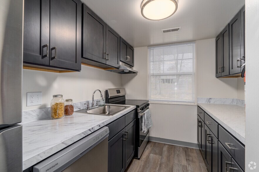 3BR, 2BA - 1,100SF - Kitchen - Vairo Village