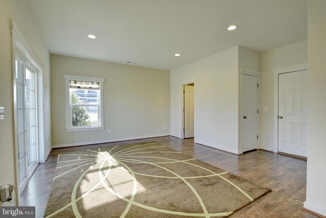 Building Photo - 104 Santa Fe Ct