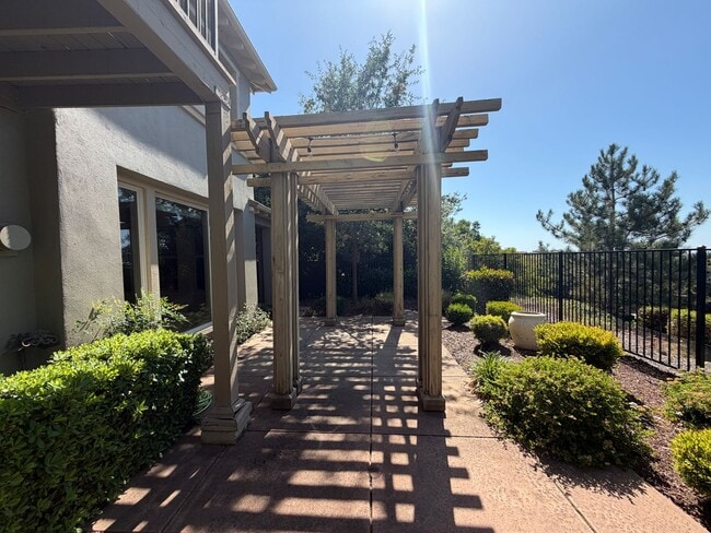 Building Photo - 1014 Gamay Dr