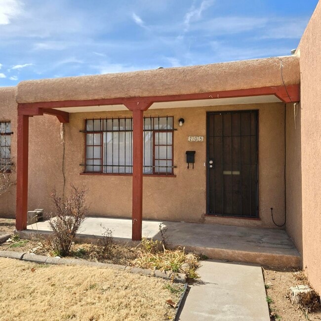 Building Photo - 205 Madison St NE