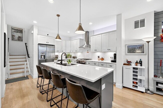 Building Photo - 1299 Newton St