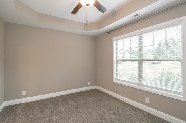 Building Photo - 180 Dundee Dr