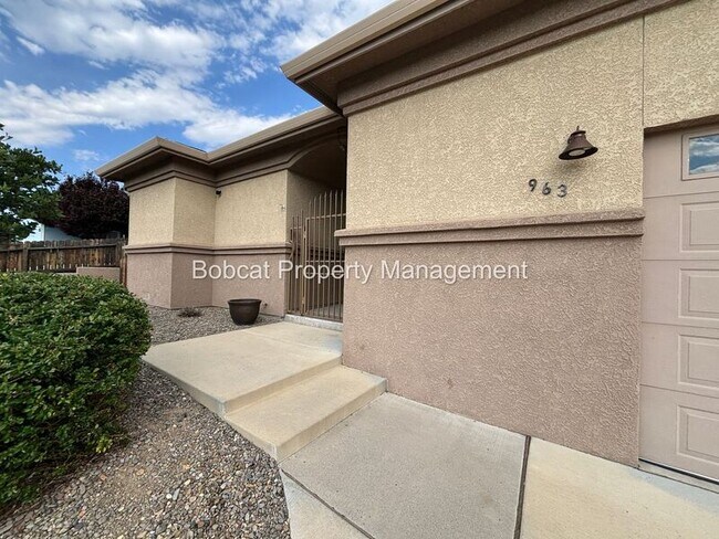 Building Photo - 963 Ranchview Cir