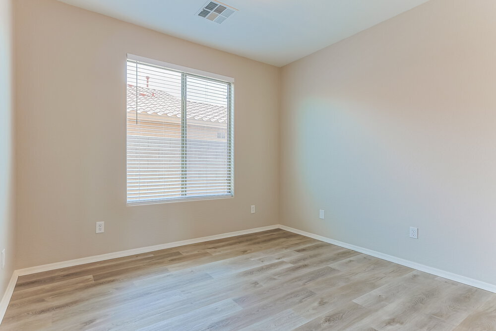 Building Photo - 46186 W Holly Dr