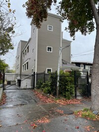 Building Photo - 1646 Prince St