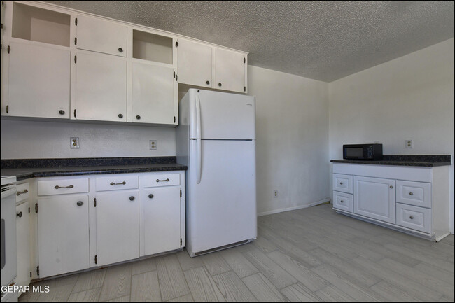 Building Photo - 6915 Pamlico Dr