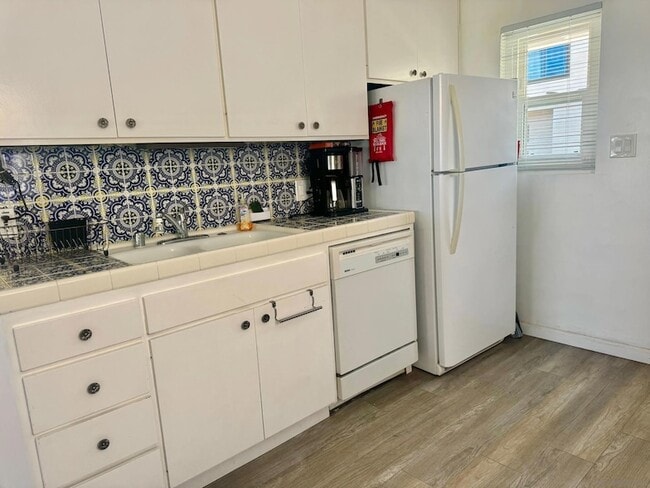 Building Photo - 8151 Camino Del Oro