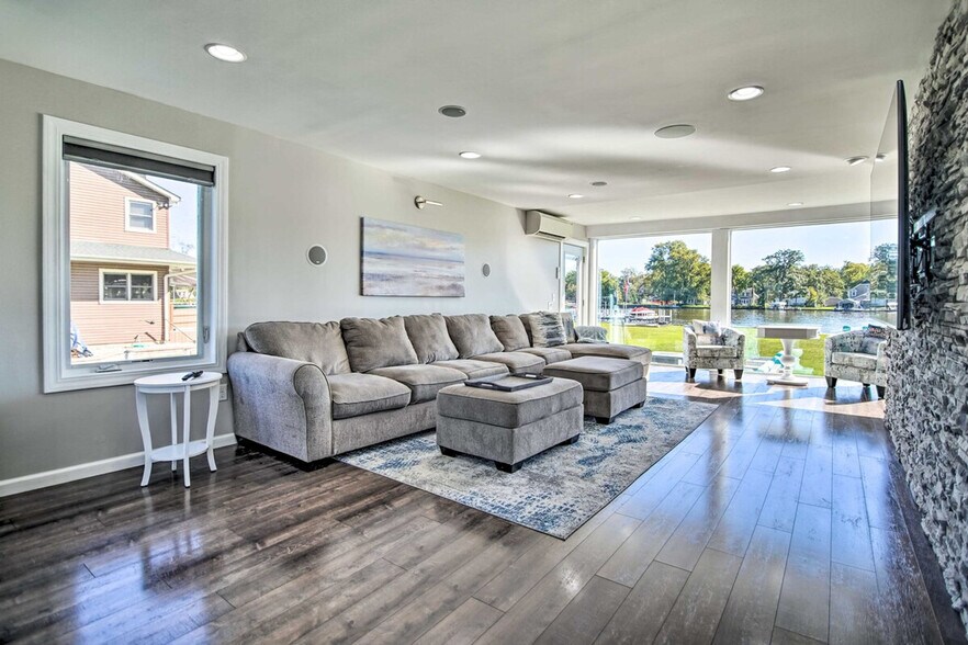 Building Photo - 2712 Shorewood Dr