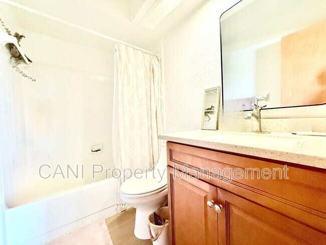 Building Photo - 435 Loblolly Ln